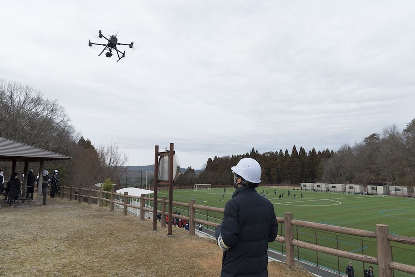 レッドドットドローンの空撮ドローン