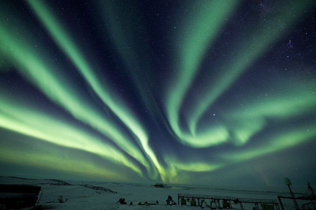 南極の昭和基地周辺で発生したオーロラの様子