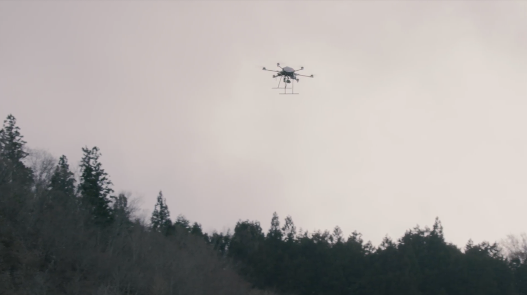 ドローン実証実験の警備ドローン