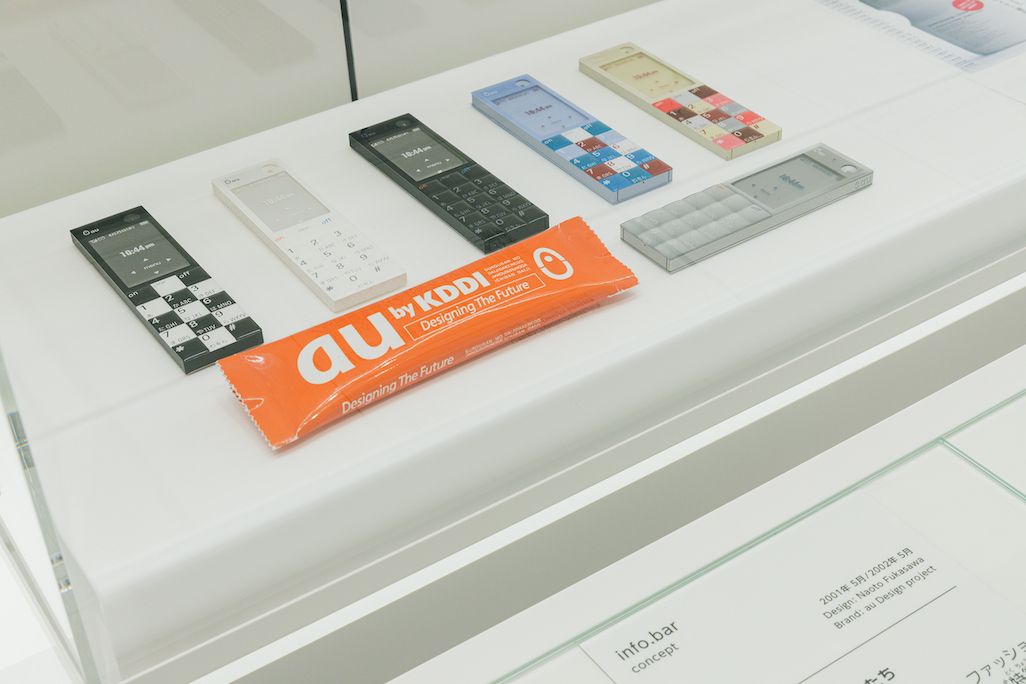 「INFOBAR」とコンセプトモデル「info.bar」