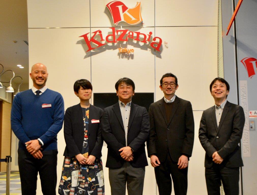 KCJ GROUP 事業開発本部 コンテンツ部 杉原和馬さん、小寺 恩さん、KDDI パーソナル企画統括本部 コンシューママーケティング部 馬渕 透、平岡貴志、KDDI 技術企画本部 技術企画部 相馬匡靖