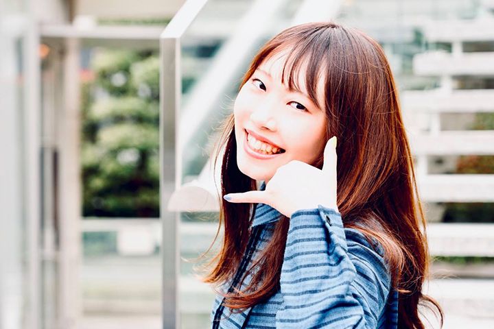 あとで電話するね！ というジェスチャー