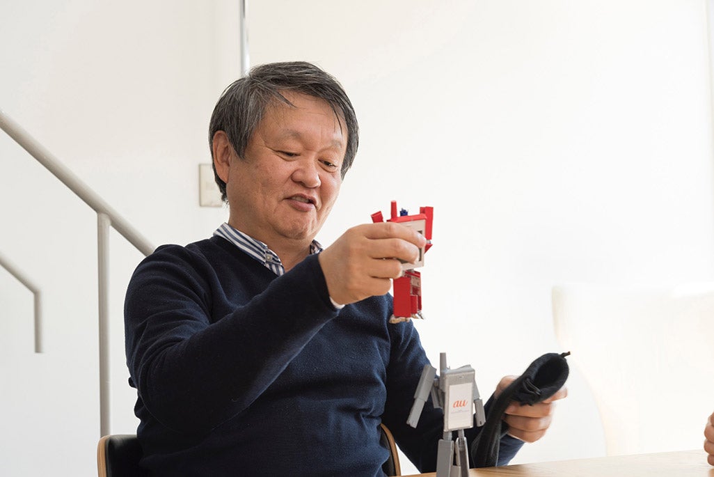 INFOBARの生みの親であり、日本が誇るプロダクトデザイナーの深澤直人さん