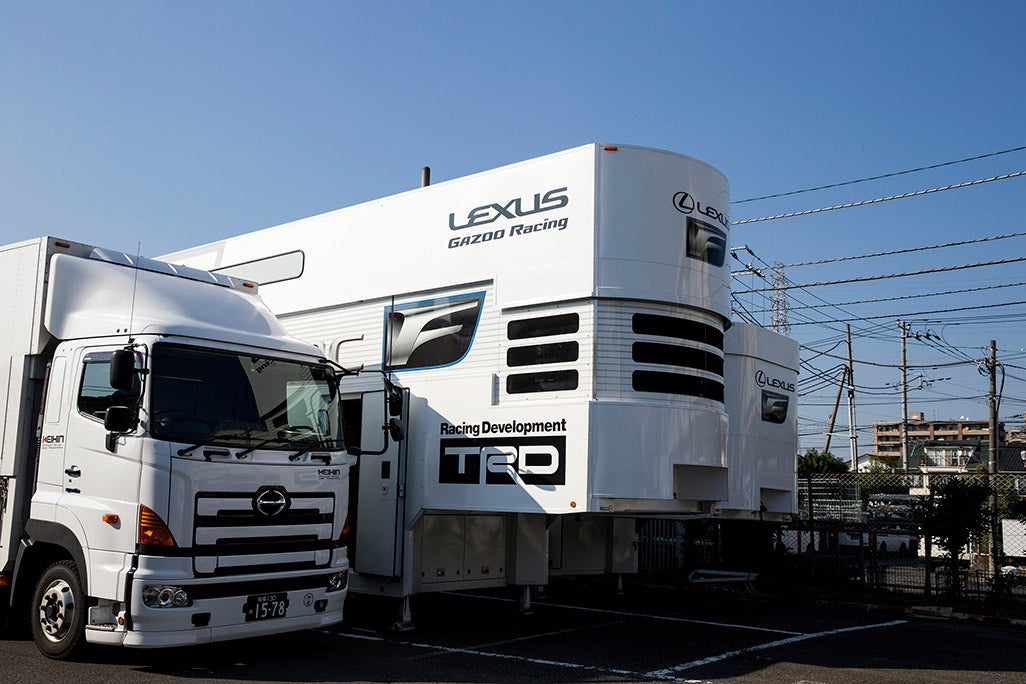 こちらが実際にレース時の「司令塔」となるトレーラー。ここにレース中のすべての情報が集まる