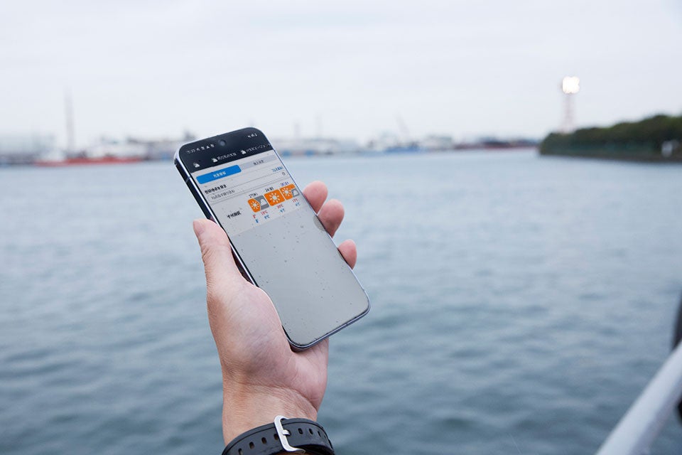 法人向け気象情報サービス「ウェザーニュース for business」。au Starlink Directに対応し、圏外エリアが残っている海上でも空が見える場所であれば、アプリを使用できるようになった