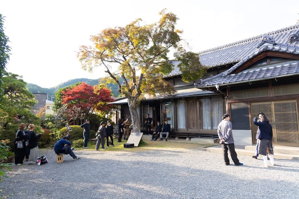 取材に伺ったのは撮影の最終盤。東京都下某市の古民家。主人公・浜田晋平の実家という想定