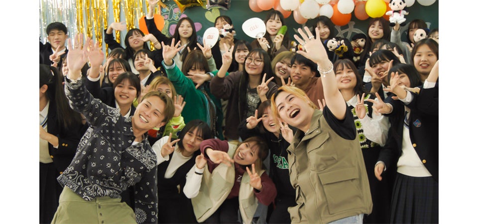 2022年度【超応援式】卒業式タレント登場サプライズの他、人気インフルエンサーとダンス部卒業生とのau CM楽曲ダンスコラボレーションを実施