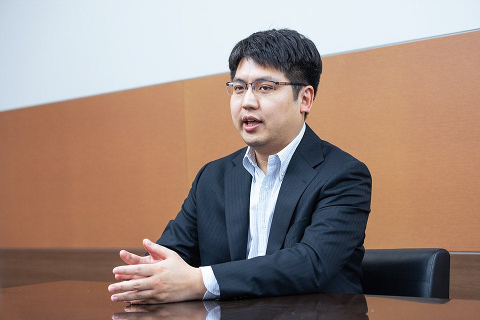 KDDI パーソナル事業戦略本部 事業企画部 定 知生