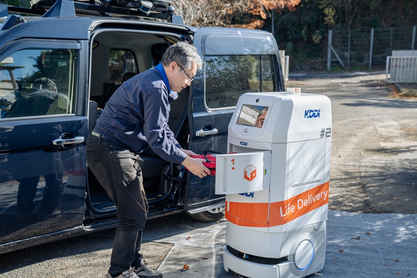 ロボットから荷物を取り出す