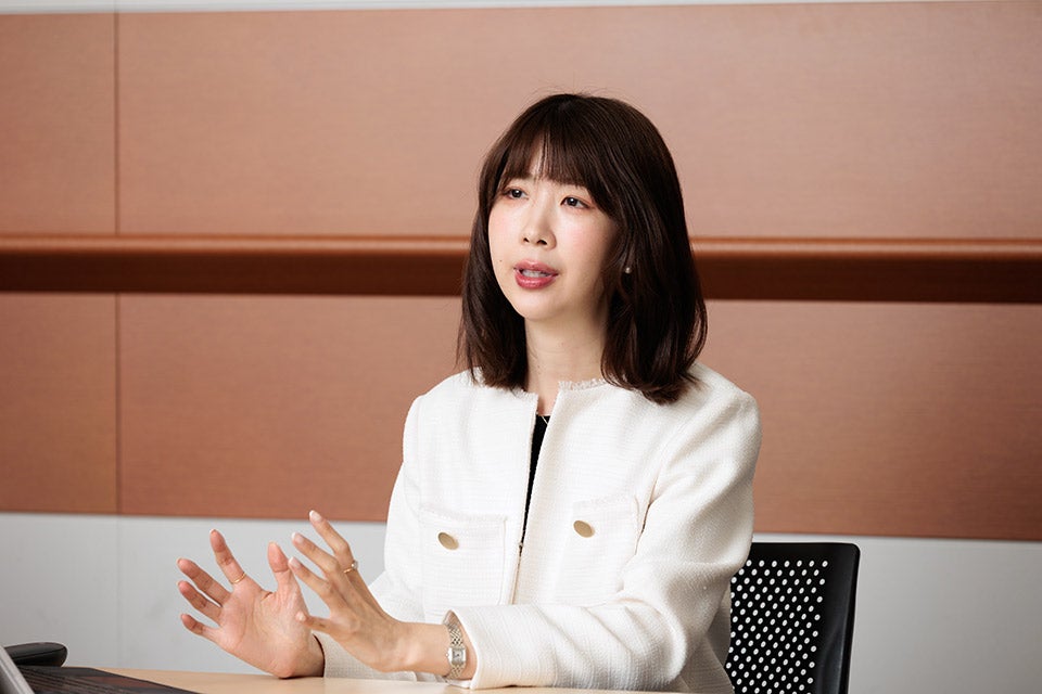 KDDI パーソナル事業本部 DXデザイン本部 デザインセンター 仙崎 萌絵
