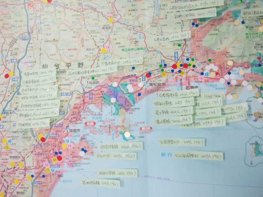 各避難所を巡って人数を把握し、それぞれの要望に合致したサービスを展開した（2011年3月撮影）
