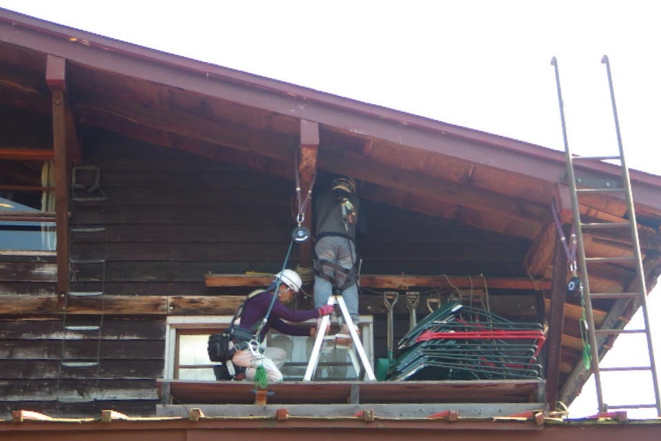 Starlinkアンテナの設置工事の様子