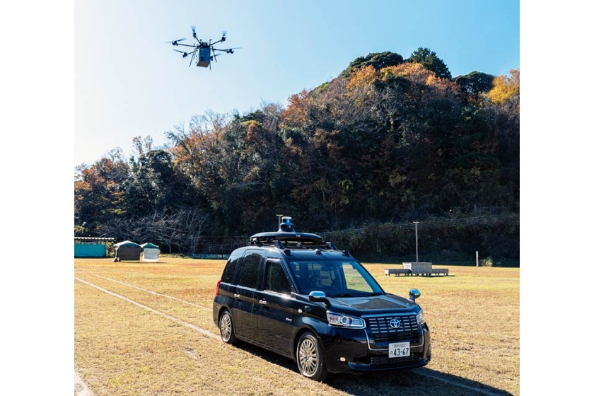 ドローンは自動運転車と合流