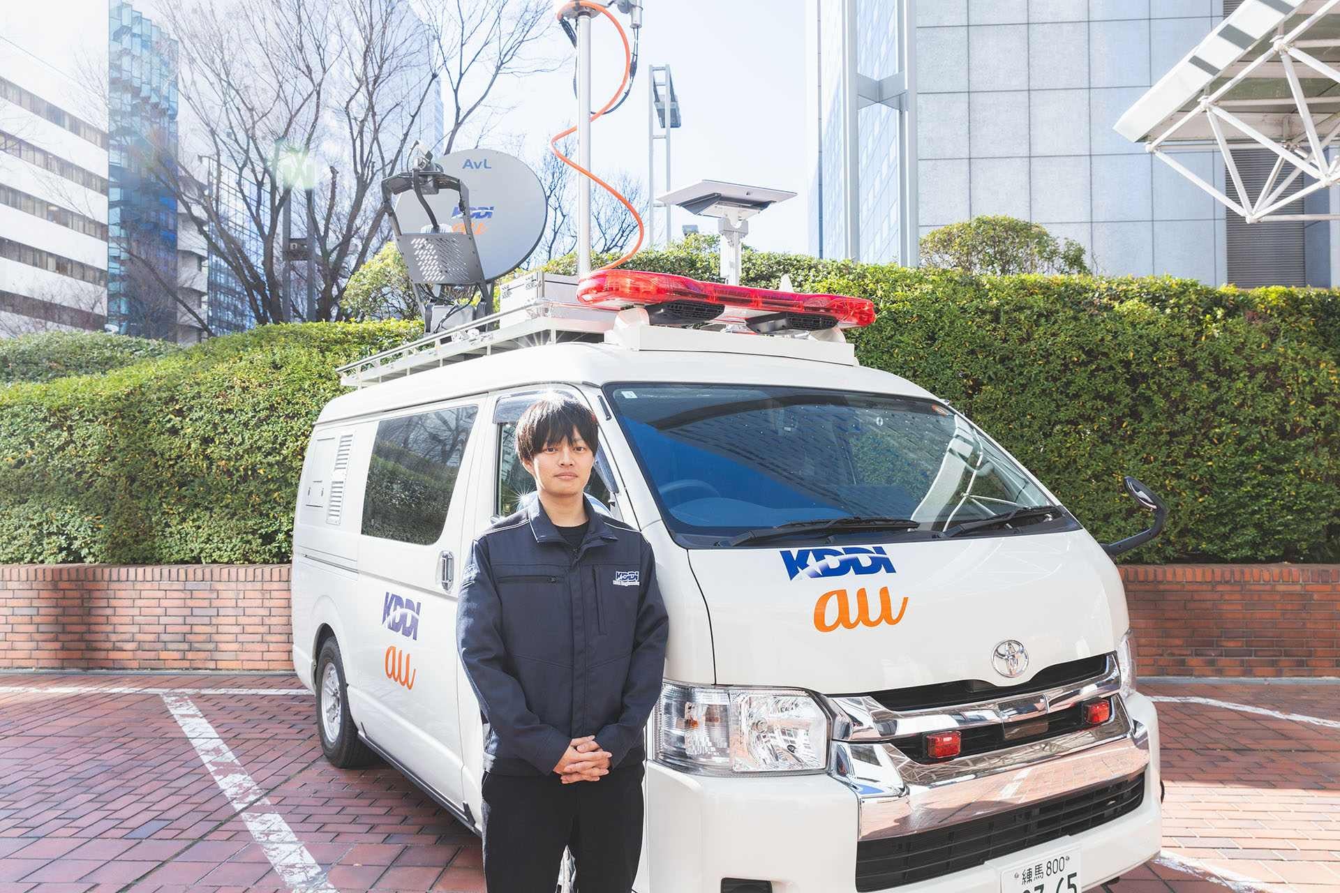 写真のハイエースのほか、エスティマなど普通車をベースとした車載型基地局の登場により、災害時の復旧スピードは格段にアップした。衛星通信ができるStarlinkアンテナも搭載済み
