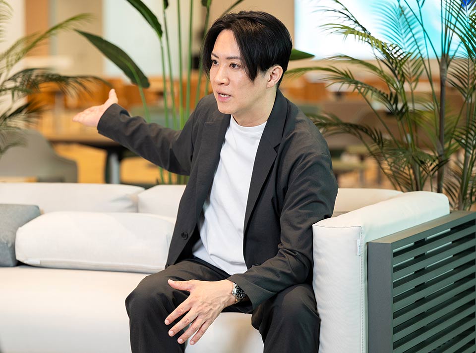 KDDI 事業創造本部 ＬＸサービス推進部長 石井 亮平