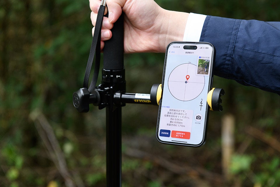 目的の弁栓の位置から、1メートル以内に入るとレーダー式へと表示が変化