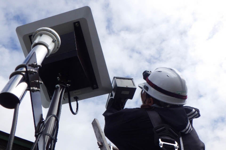 アンテナの角度や高さを細かく調整