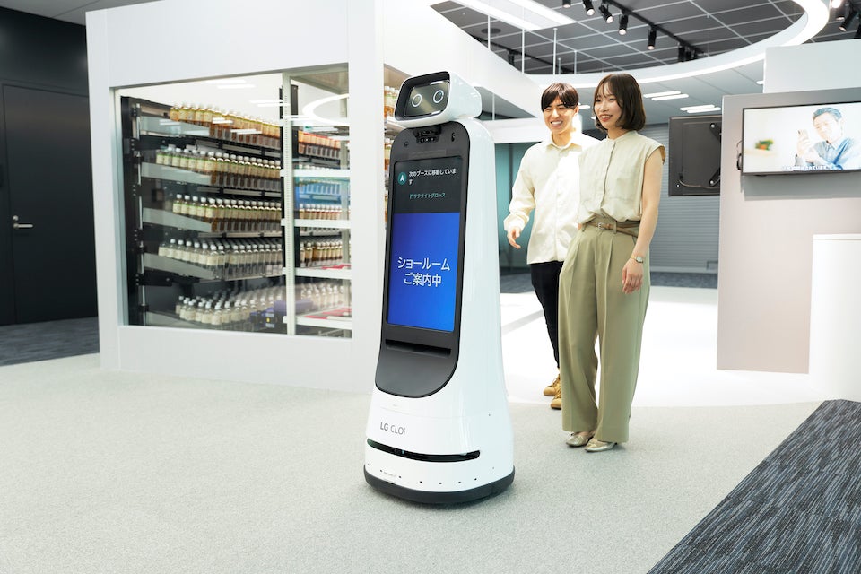 音声認識も搭載した案内ロボット