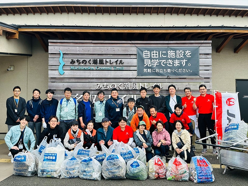 「みちのく潮風トレイル」は、東北太平洋沿岸を中心に環境省が設定した、歩いて旅を楽しむ道。KDDIは、地域の魅力や復興の歩みをデジタルで可視化・発信し、清掃活動やイベント参加も行っている
