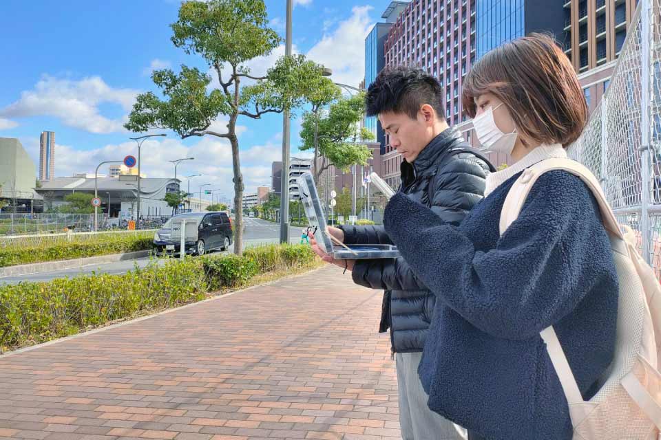 万博会場から一番近い桜島シャトルバス乗り場にて、複数のスマホを使用して通信品質の調査を実施
