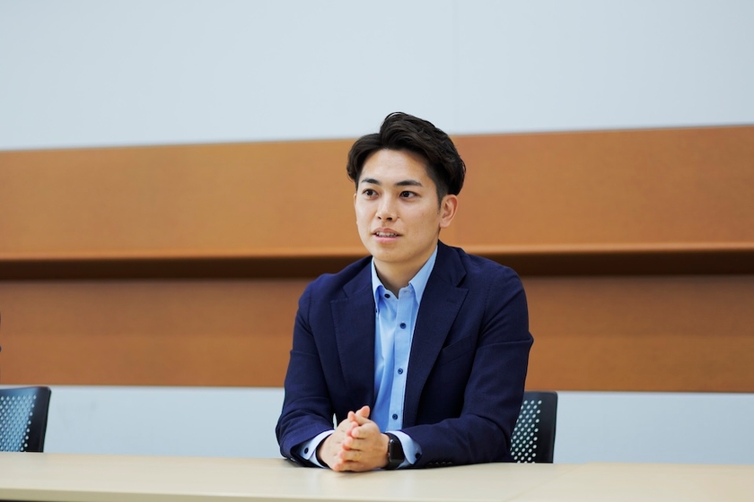 KDDI 技術企画本部 技術企画部 内田浩徳