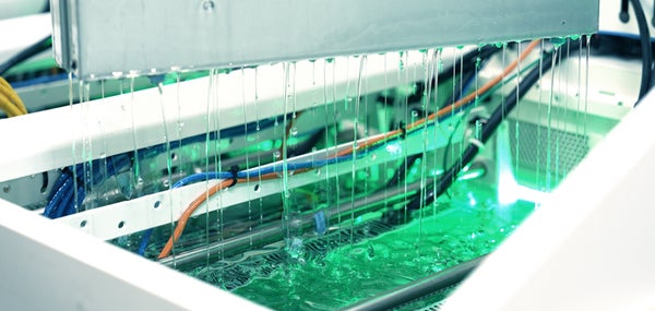 データセンターの冷却用消費電力を94％削減する「地球にやさしい」にこだわった液浸冷却システム