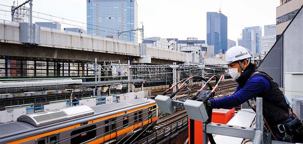 auの5Gが山手線の駅周辺でつながる！JR神田駅周辺のスマホ電波対策を密着取材