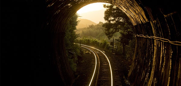 トンネルでもスマホの電波がつながる仕組みとは？ 特急あずさの電波対策に密着した