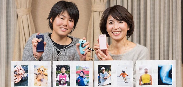 昔のケータイを充電しにお宅まで出張！ 『おもいでケータイ再起動』かけつけ編