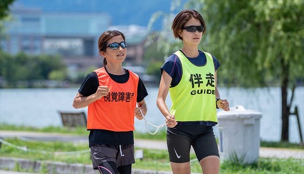 ブラインドマラソン世界記録保持者の道下美里選手をICTでサポート 競技力を高めるデータ活用術とは