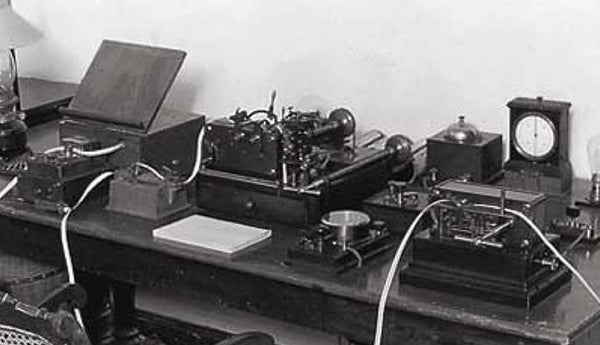 【国際通信150年(1)】はじまりは明治時代！約1,000kmの海底ケーブル敷設方法は？通信料は？