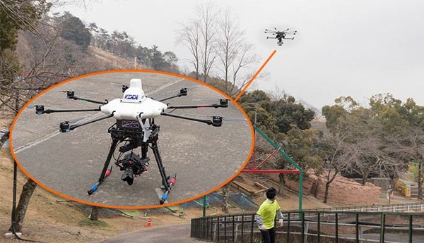 『親子スマートドローン』で不審者を発見せよ！ 無人の遊園地で行われた警備実験に密着