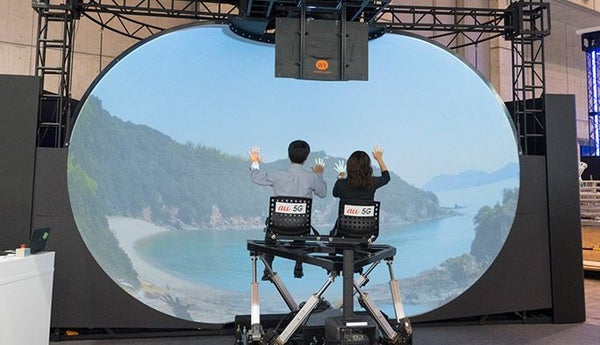 ゴーグル・ヘッドセットなしでVRが見られる！ 5G通信が可能にした新しい映像体験