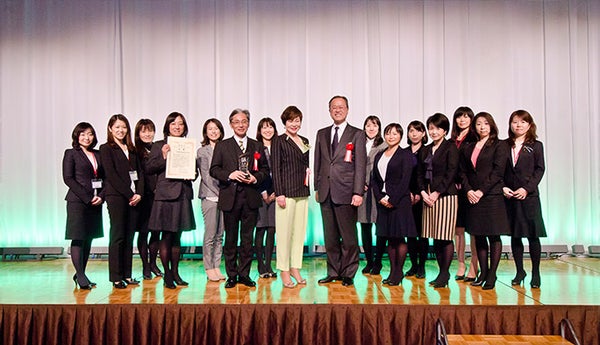 『なでしこ銘柄』に3年連続で選定、さらに『2015 J-Win ダイバーシティ・アワード』大賞受賞 KDDIの女性活躍推進への取り組み