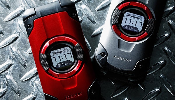 タフネスケータイ復活！ 初代G'zOneから最新TORQUEまで、歴代モデルをプレイバック