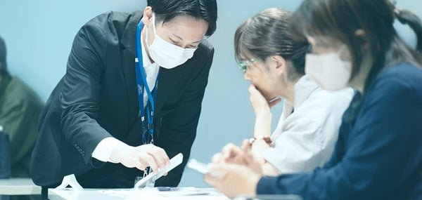 「スマホ教室」を通じて、デジタル社会への不安を「デジタルサービスを利用する便利さ・楽しさ」に変える